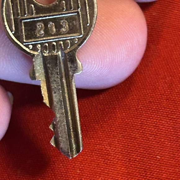 Lv lock and key #213 - Picture 7 of 7